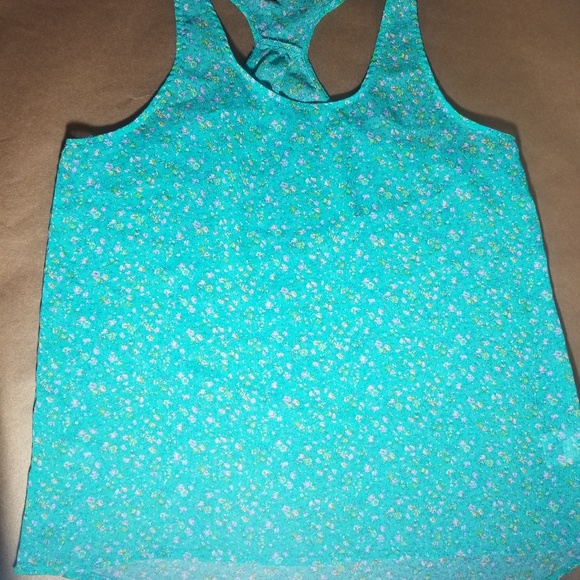 Tops - Picture 3 of 8